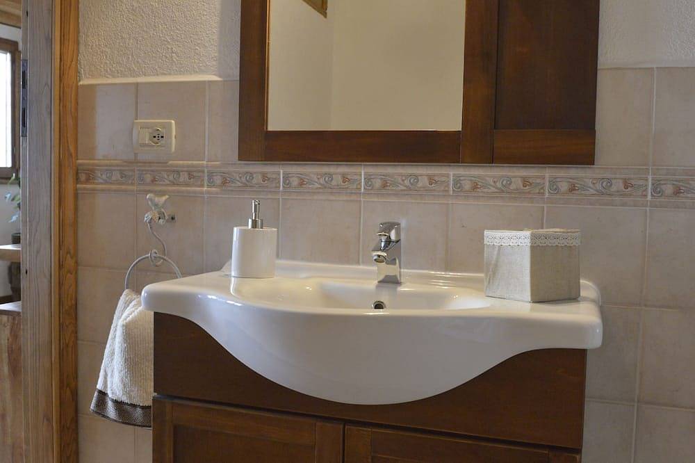 Last-Minute!!Teil des rustikalen in Hill Sea View mit privatem Pool in Massarosa, Italienische Riviera