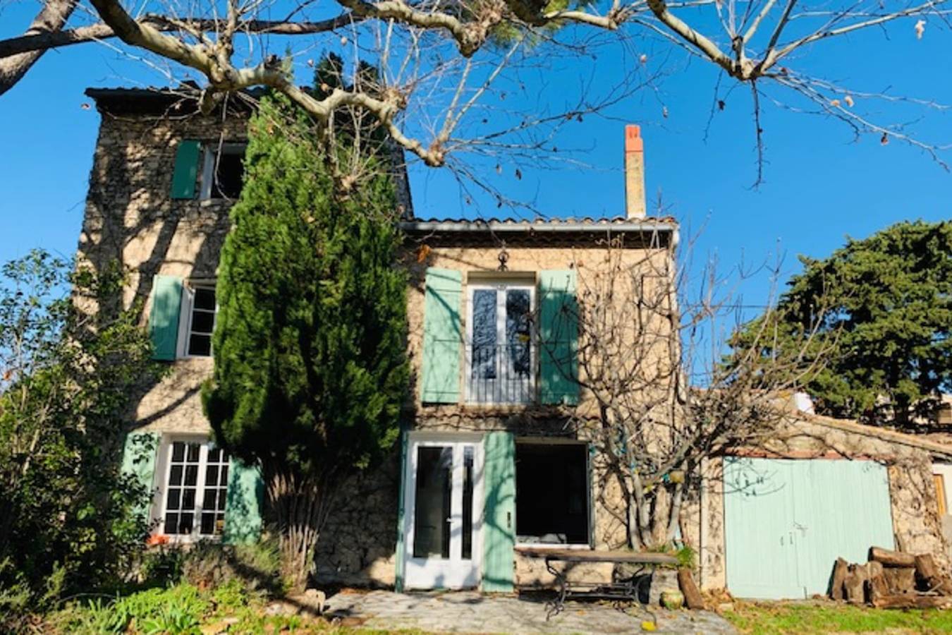 Stone house in Isle-sur-la-Sorgue in L'Isle-sur-la-Sorgue, Vaucluse