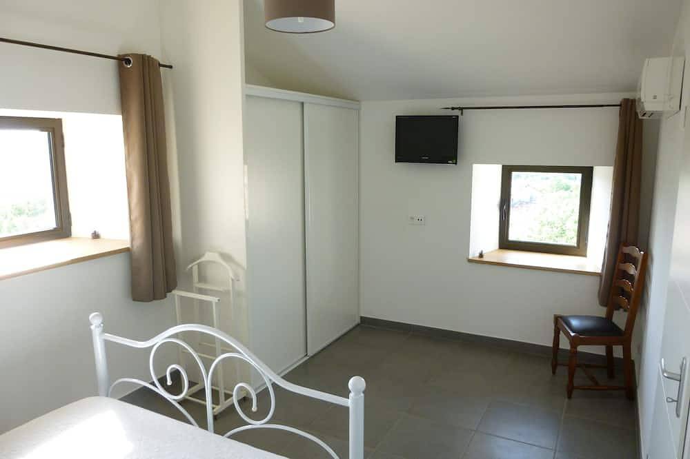 Fully air-conditioned stone villa with panoramic views and private pool. in Labeaume, Ardèche