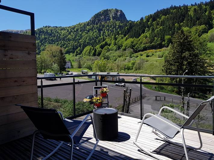 Appartement entier, Appartement avec grande terrasse ensoleillée, proche thermes et ski in Mont-Dore, Parc naturel régional des Volcans d'Auvergne