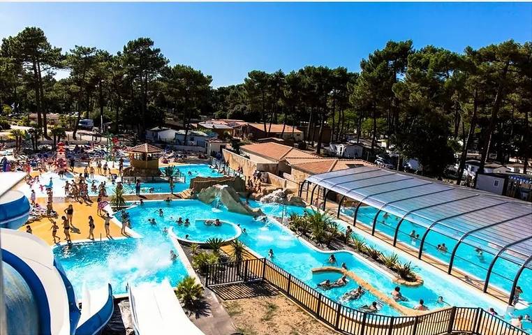 Camping pour 10 personnes, avec piscine
