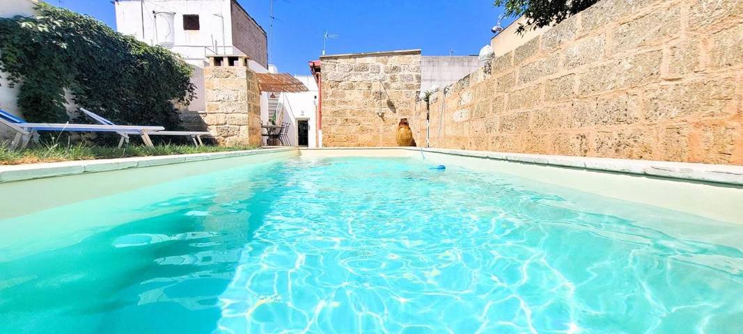 Casa vacanza per 8 persone, con Balcone e Terrazza nonché Giardino e Piscina a Tiggiano