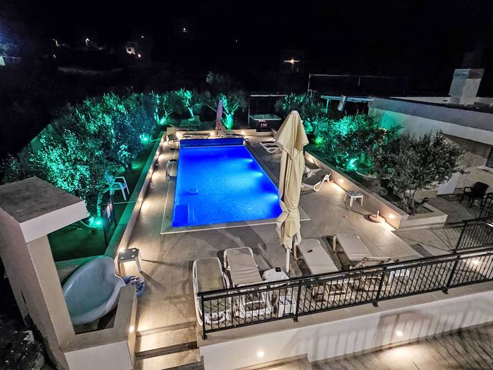 Ferienhaus für 12 Personen, mit Pool und Garten