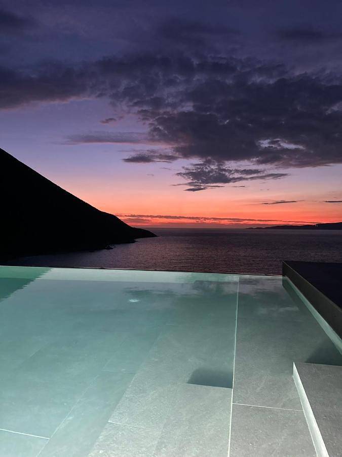 Villa pour 2 personnes, avec vue ainsi que piscine et jardin à Ithaque - 3