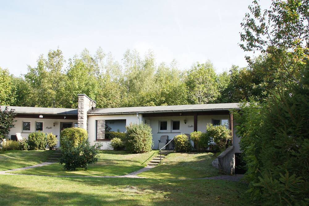 Ferienbungalow 'Uschi' mit Terrasse in sonniger Südlage und großer Wiese am Wald in Grafenhausen, Südschwarzwald