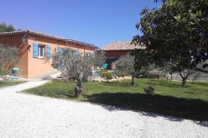 Location de vacances pour 4 personnes, avec jardin à Tavernes