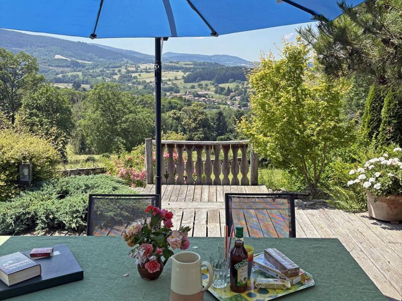 Casa rural familiar 14 personas en el valle de Vêtre, encanto antiguo y confort moderno in Saint-Jean-la-Vêtre, Montbrison