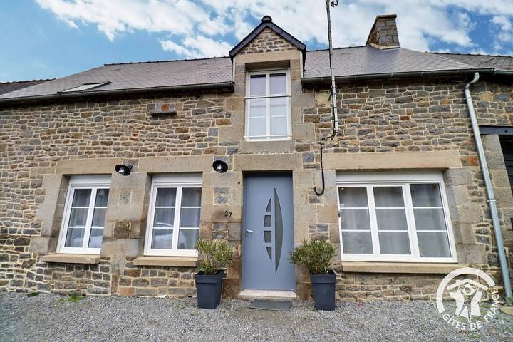 Gîte pour 8 personnes, avec Terrasse ainsi que Jardin et Vue à Saint-Pierre-de-Plesguen