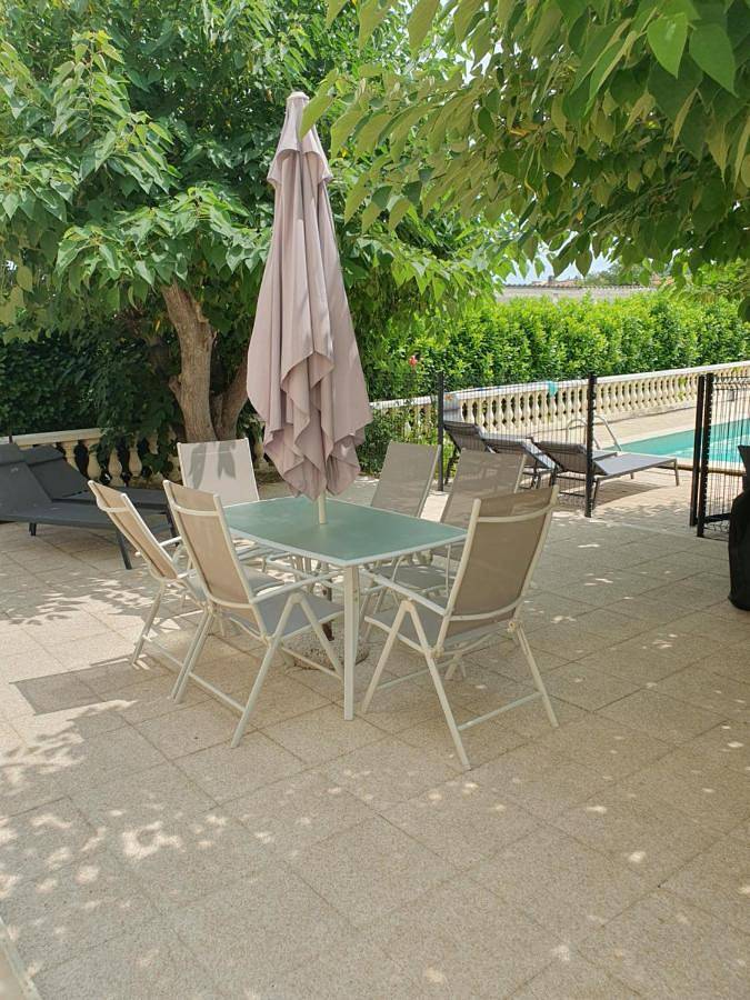 Location de vacances pour 6 personnes, avec Terrasse ainsi que Jardin et Piscine à Camaret-sur-Aigues - 4