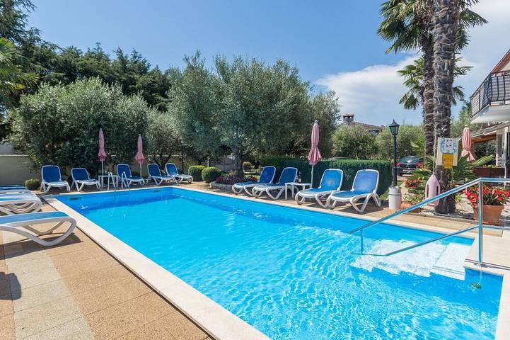 Ferienwohnung für 3 Personen, mit Pool in Kosinozici