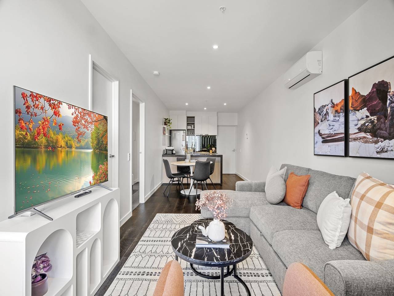 Entire apartment, Stylish 2-Bed Apartment with Stunning City Views in Southbank, Melbourne