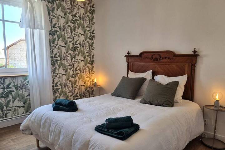 Gîte pour 6 personnes, avec jardin à Saint-Haon-le-Châtel - 3