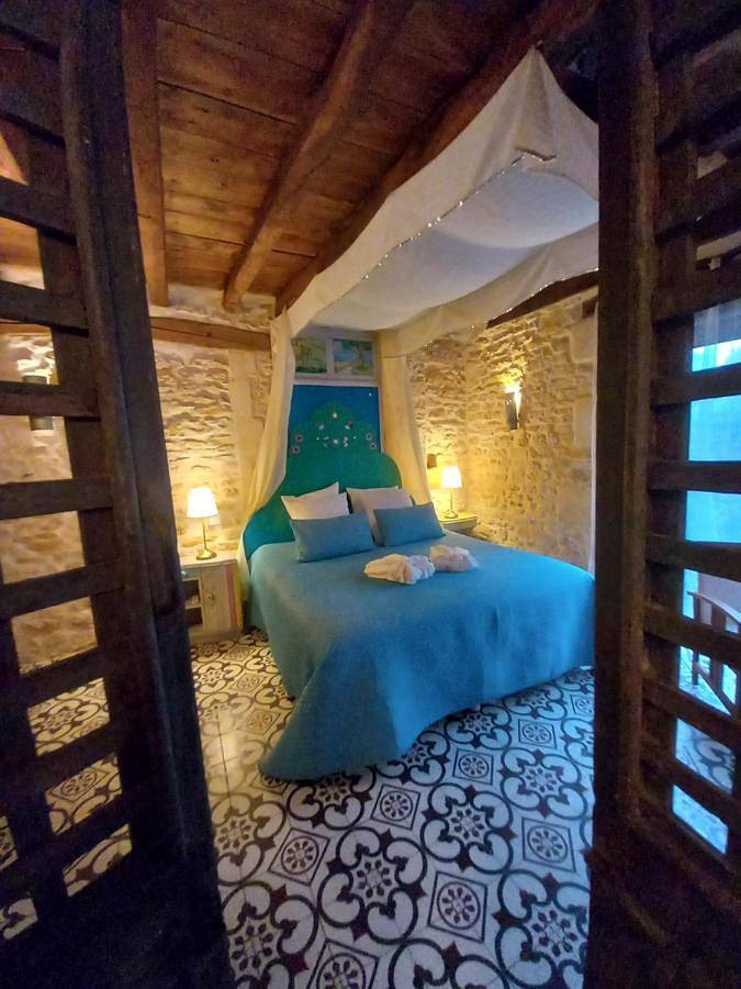 Gîte pour 3 personnes, avec piscine et jardin dans Champvoux
