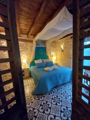 Maison d’hôte pour 3 personnes, avec piscine et jardin dans Champvoux
