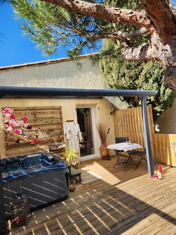 Chambre d’hôte pour 2 personnes, avec terrasse ainsi que jacuzzi et jardin à Malves-en-Minervois