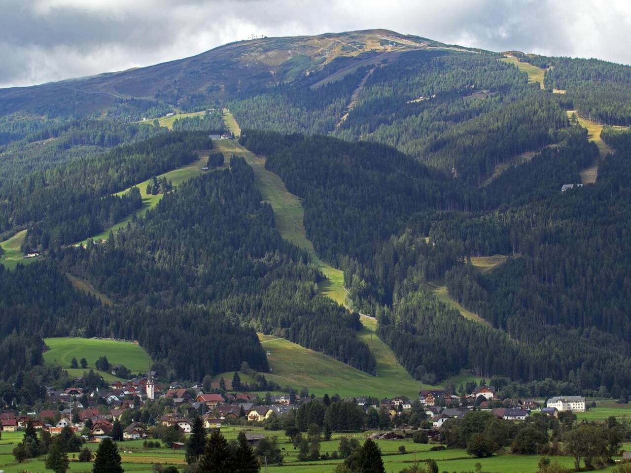 Luxe ski-in vakantiehuis met sauna en hot tub in Sankt Margarethen im Lungau, Bundesland Salzburg