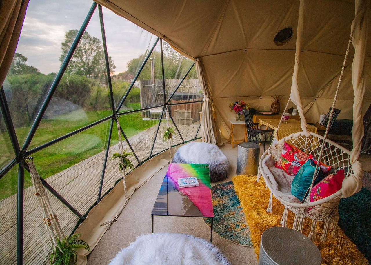 Cúpula romántica con vista al lago in Henfield, Sussex Occidental