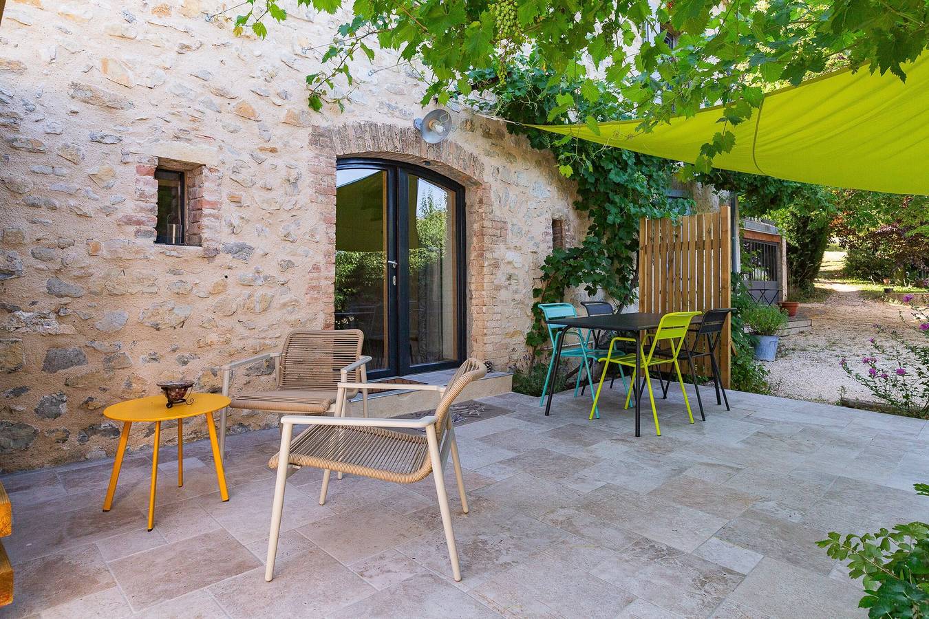 Gîte « La Peyrolle » avec terrasse privée, jardin et Wi-Fi in Aouste-sur-Sye, Région de Die