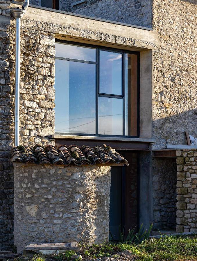 Location de vacances pour 2 personnes, avec terrasse ainsi que jardin et vue à Dauphin (homonymie) - 3