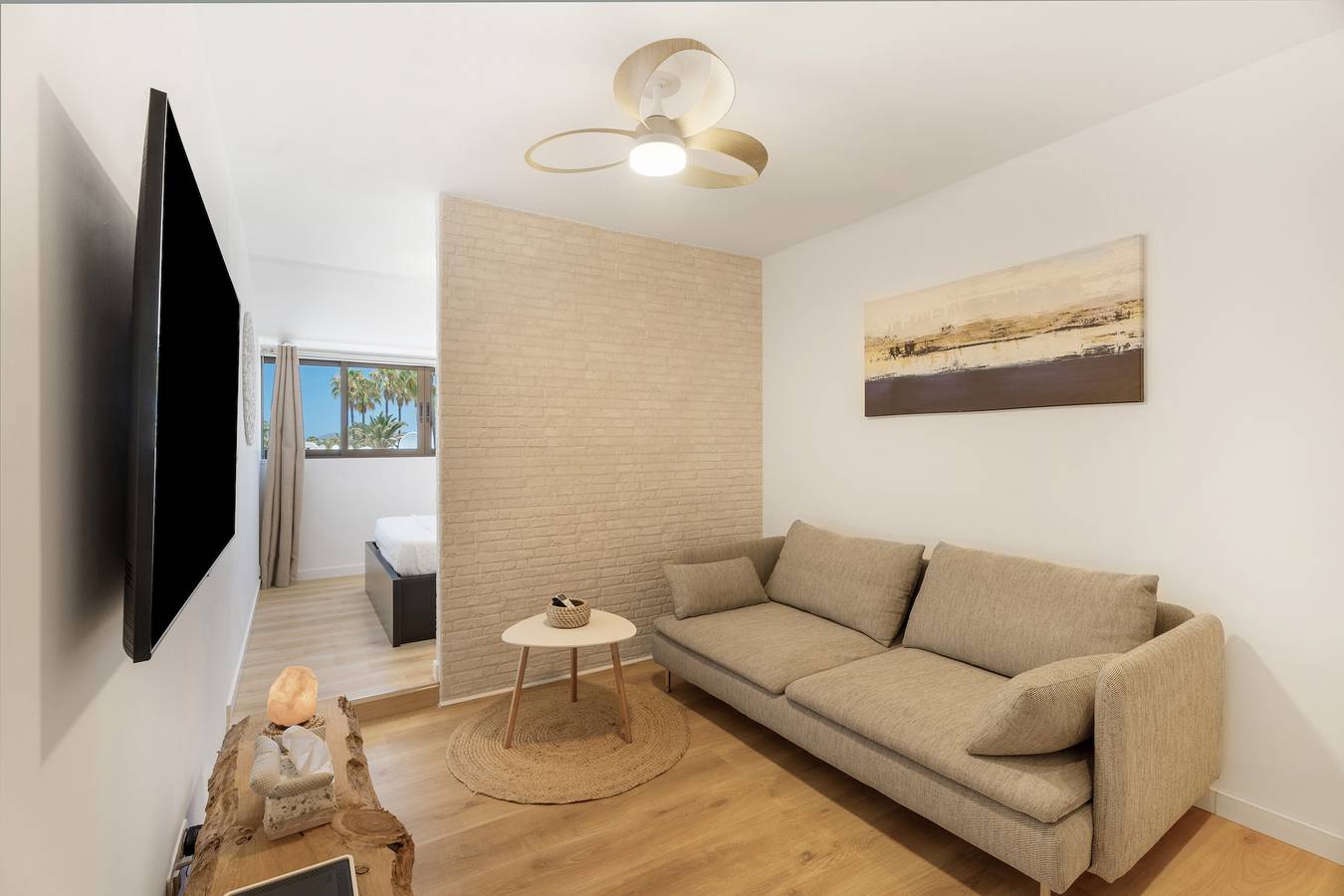 Gehele studio, Vakantie Studio 'A T Suite' met gedeeld zwembad en Wi-Fi in Costa del Silencio, Arona