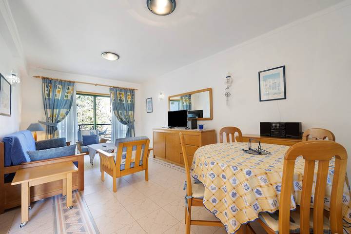 Appartement entier, Appartement 'Casa Daniel T1' avec balcon et Wi-Fi in São Sebastião, São Gonçalo de Lagos