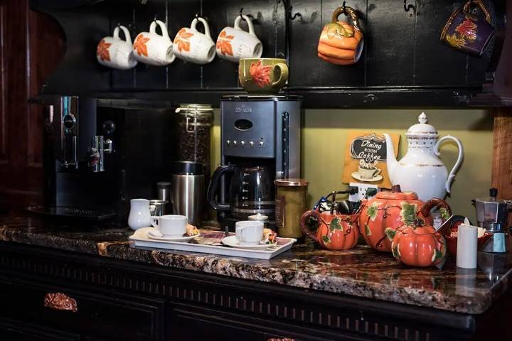 Bed and breakfast for 2 people, with yard and hot tub in Tennessee