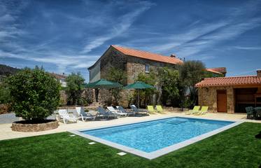 Cottage pour 17 personnes, avec piscine ainsi que jardin et terrasse dans Codeçoso