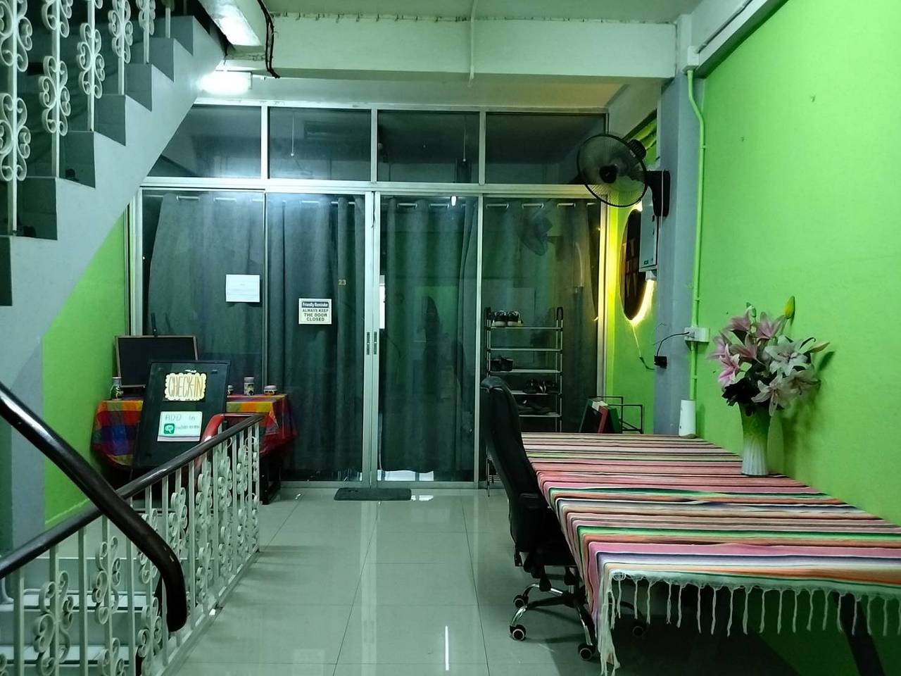 Una casa fantástica junto al mercado de alimentos del distrito W in Watthana District, Bangkok