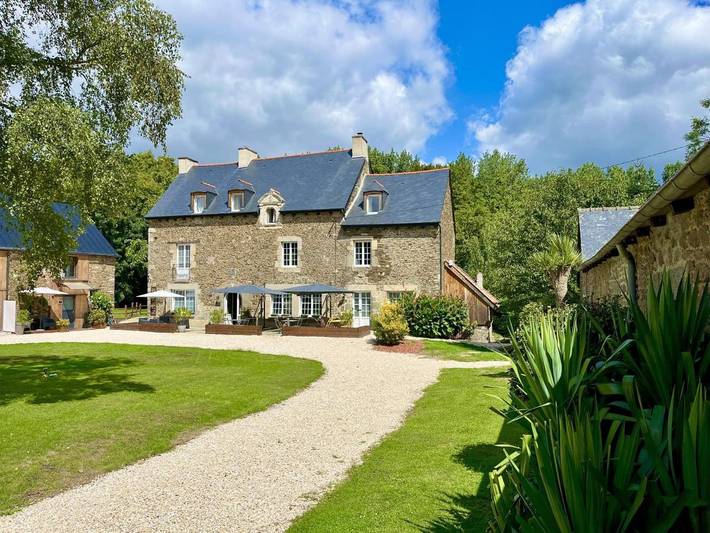 Gîte pour 2 personnes, avec Terrasse et Jacuzzi ainsi que Jardin et Vue à Les Champs-Géraux