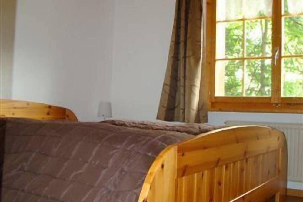 Komfortables Holzchalet in unverbauter Aussichtslage in den Bergen in Grächen, Walliser Alpen