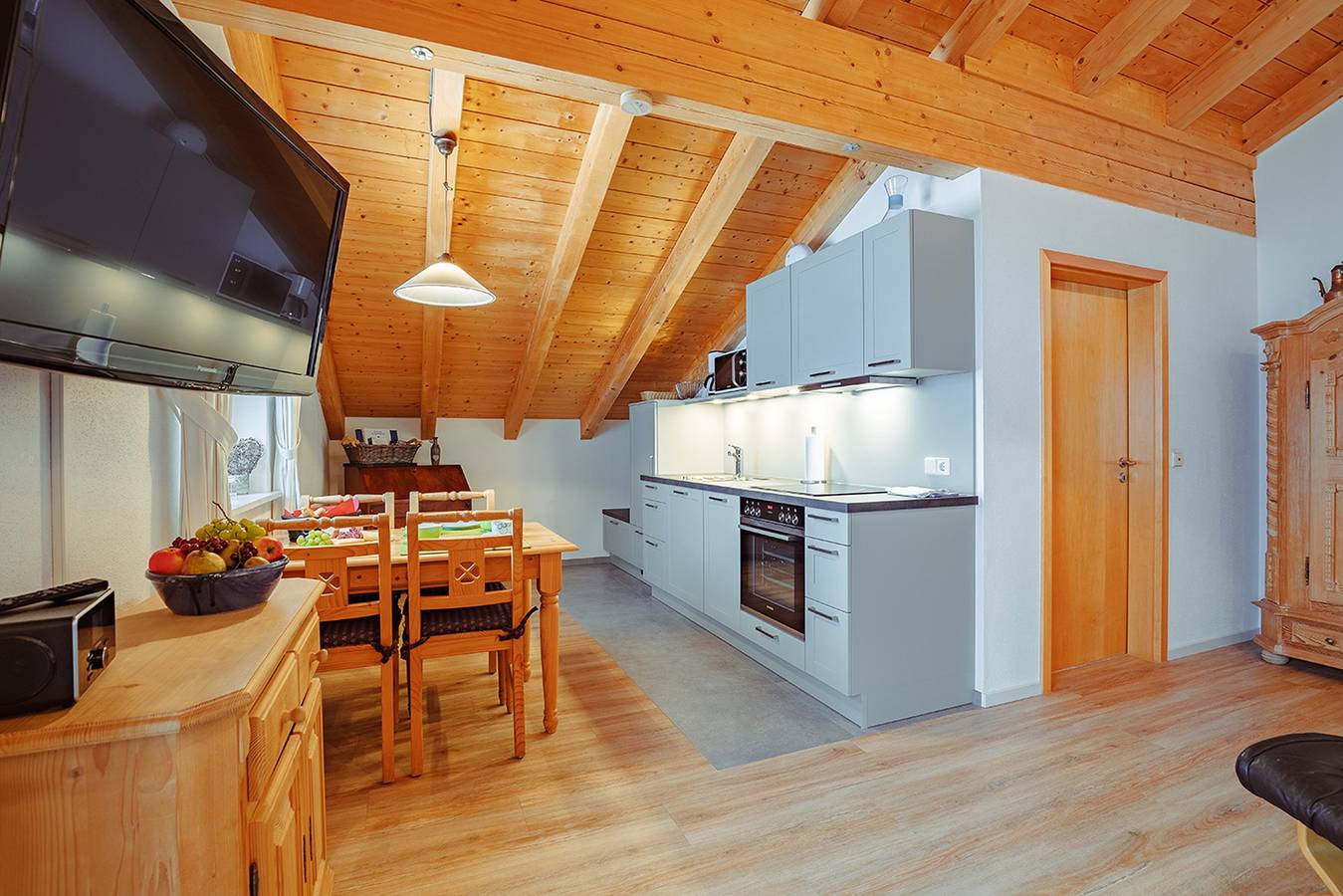 Ganze Ferienwohnung, Haus am Primelweg - Exklusive Ferienwohnung Wiesenblick mit Balkon in Reit im Winkl, Bayerische Alpen