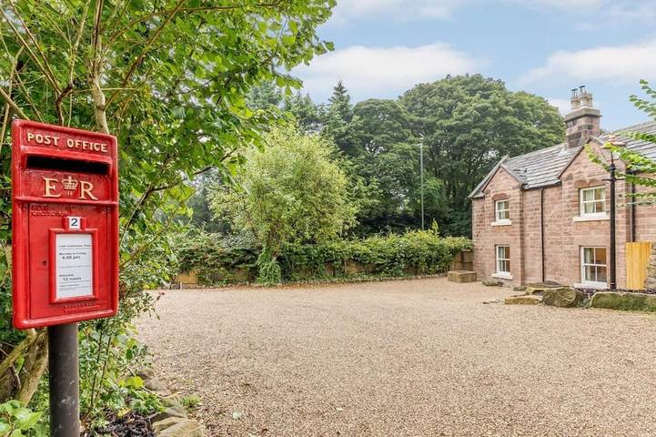 Cottage for 8 people, with Hot tub and Garden in Cromford