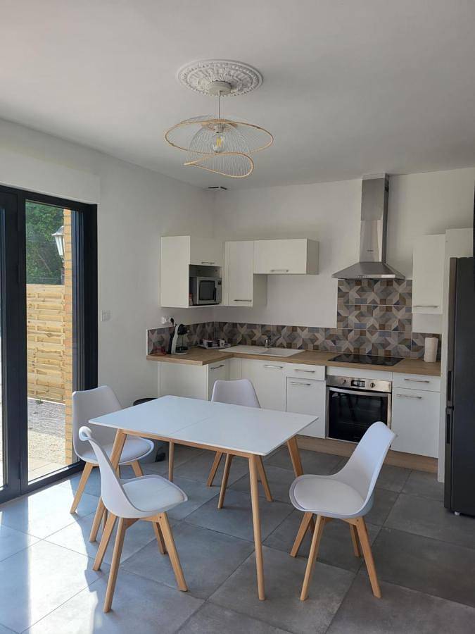 Location de vacances pour 6 personnes, avec terrasse dans Dompierre-Becquincourt