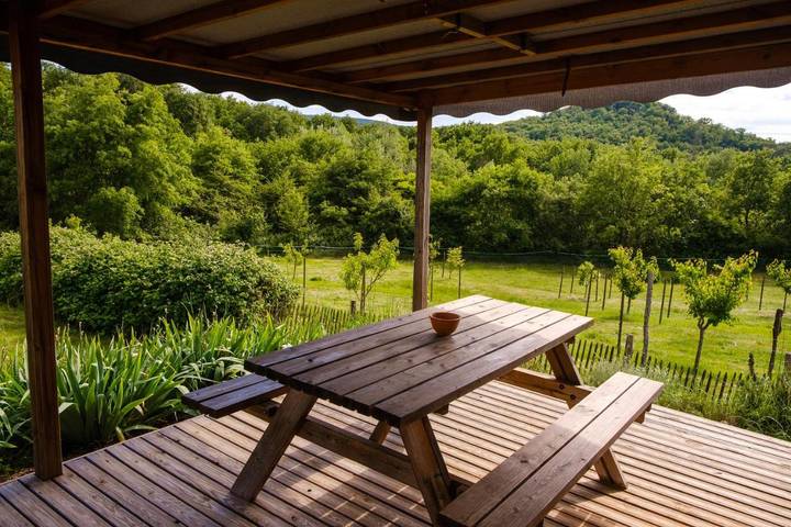 Location de vacances pour 4 personnes, avec vue ainsi que terrasse et jardin à Aiguèze - 3