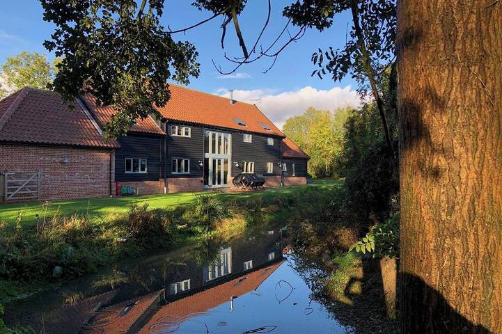 Holiday rental for 10 people, with garden and hot tub, with pets in Suffolk