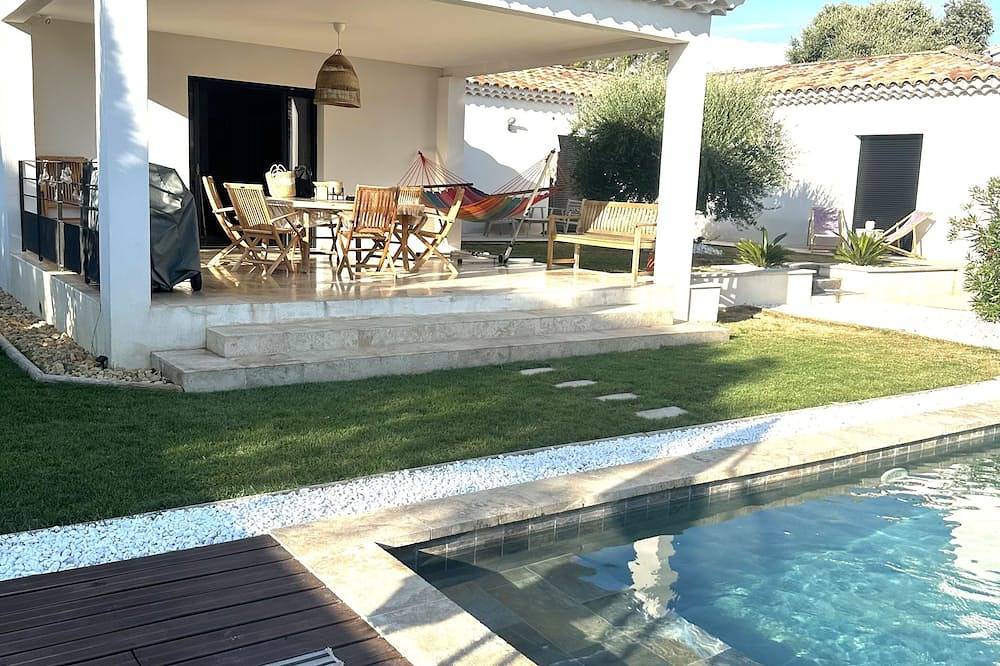 Maison Avec Piscine en Pleine Provence in Saint-Didier, Parc naturel régional du Mont-Ventoux