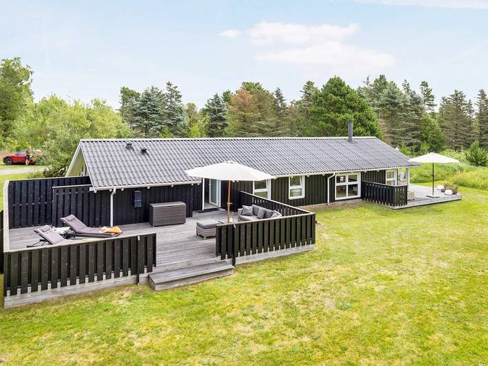 Ferienhaus für 7 Personen, mit Terrasse und Kinderpool sowie Pool und Sauna in Bratten
