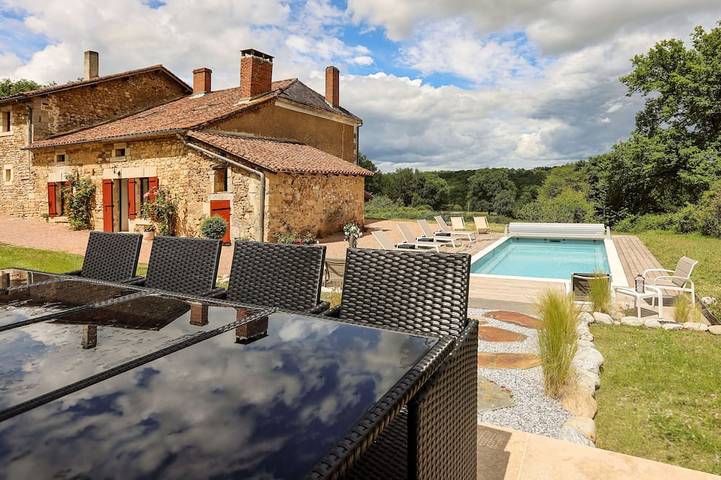Location de vacances pour 12 personnes, avec terrasse et jardin à Saint-Romain-et-Saint-Clément
