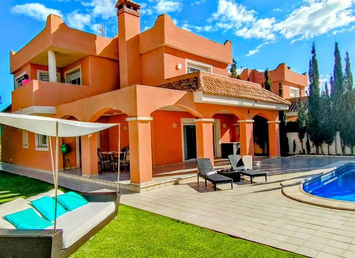 Villa para 8 pessoas, com piscina e vista e ainda jardim, com animais de estimação - 1