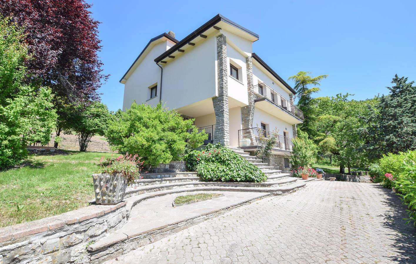 Ganze Ferienwohnung, Gartenwohnung mit Flussblick, Parkplatz, Küche - 2km nach Marecchia in Badia Tedalda, Alta Via dei Parchi