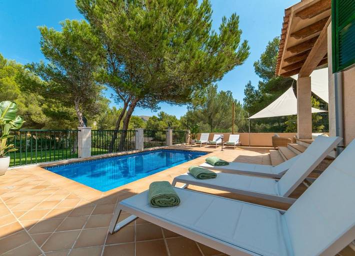 Maison de vacances pour 6 personnes, avec Balcon et Terrasse ainsi que Jardin et Piscine à Cala Mesquida