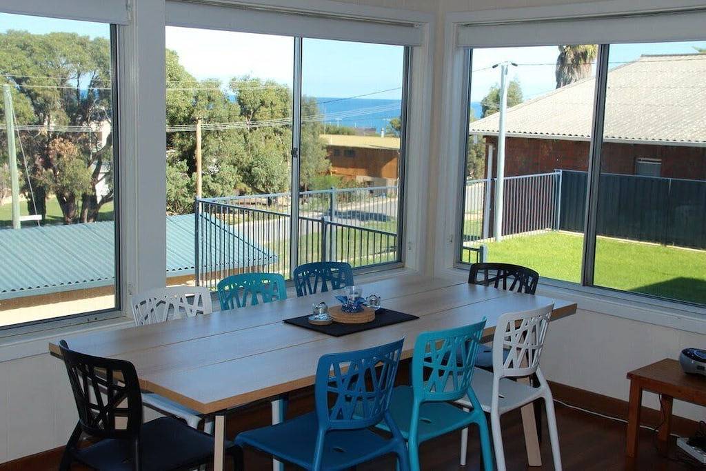 The Beach Shack - Ocean Views, Close To The Beach in Guilderton, Western Australia