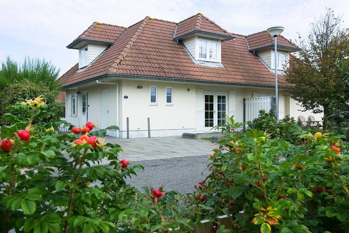 Bungalow voor 10 personen, with sauna and terras as well as tuin - 1