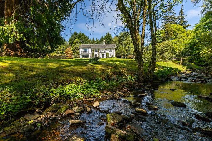 Cottage for 10 people, with garden in Loch Lomond