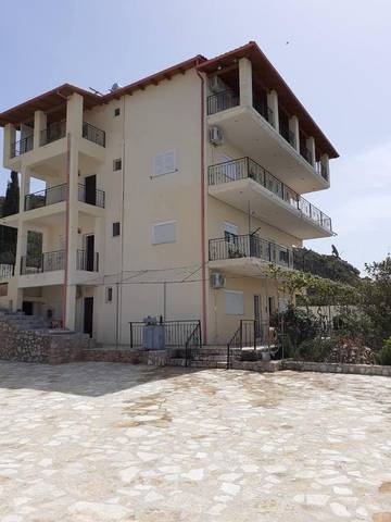 Maison d’hôte pour 4 personnes, avec terrasse et vue dans Dhërmi