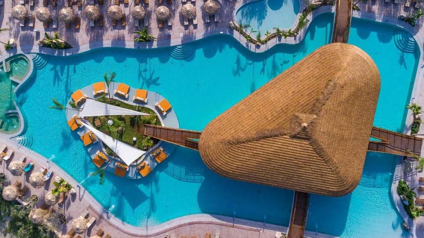 Hôtel pour 3 personnes, avec piscine et jardin ainsi que vue et bassin pour enfant