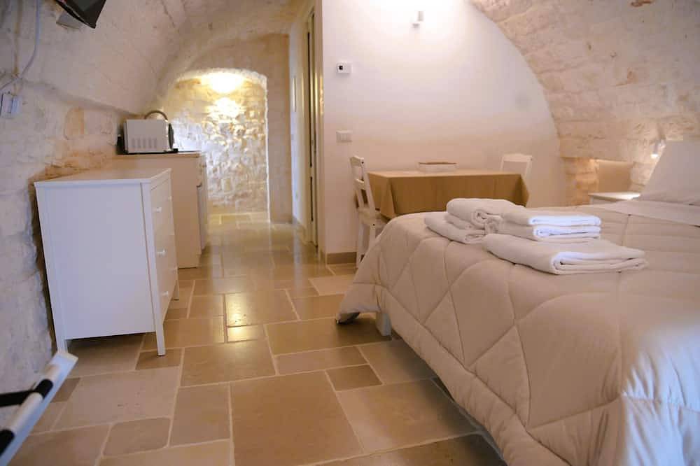 Botticella - Campanile Inn; Comfortable room in historic building -Locorotondo in Locorotondo, Bari Province