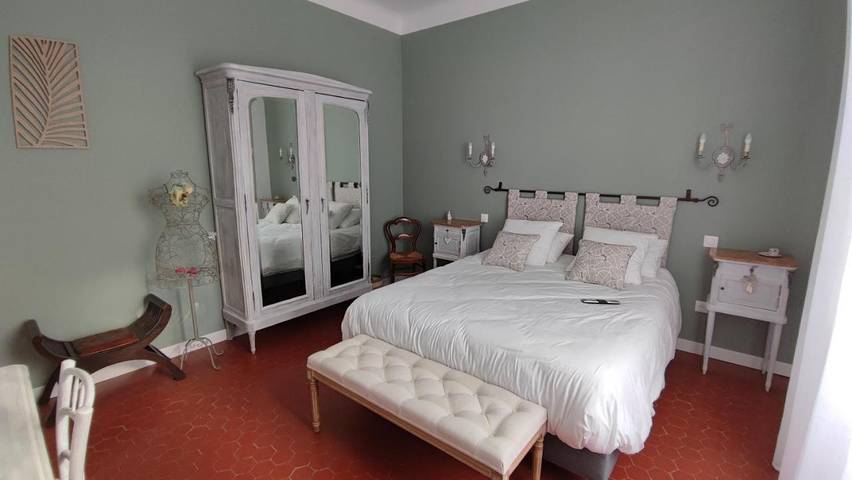 Location de vacances pour 2 personnes, avec jardin et terrasse ainsi que piscine et vue à Grambois - 4