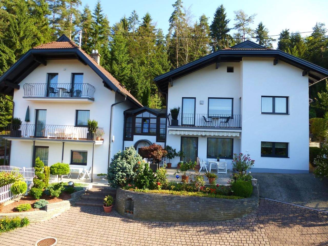 Ganze Wohnung, Two-Bedroom Apartment with Balcony in Pörtschach am Wörthersee, Klagenfurt-Land