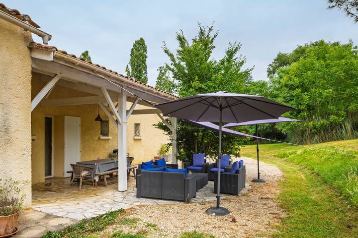 Vacation Home "Le Domaine De Vert-Bois" with 2 Private Terraces & Wi-Fi in Sainte-Radegonde, Libourne region